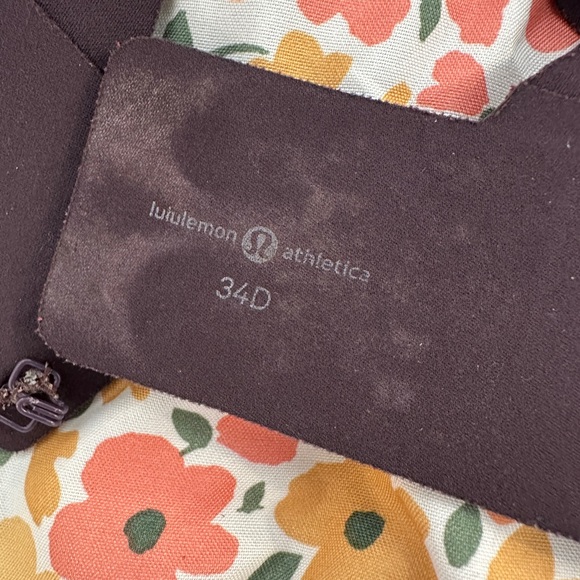 Lululemon sports bra *small flaw* - Picture 5 of 5